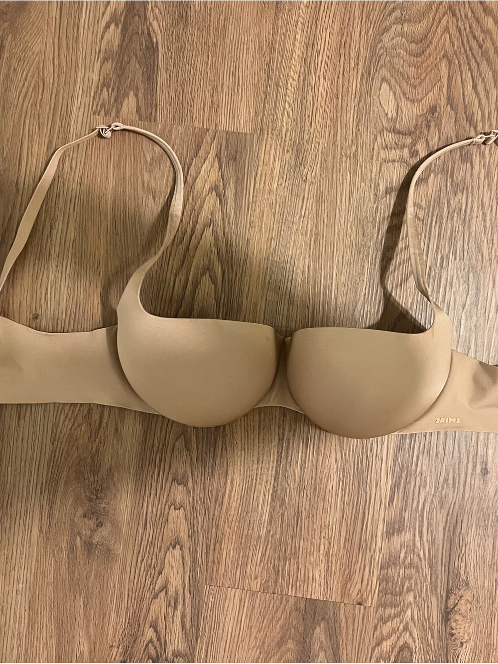 SKIMS Strapless Sculpting Bra in Nude-Tan
